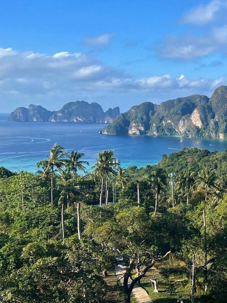 rewalsingh's tweet photo. Thailand is really nice. https://t.co/HbKPmgGiod