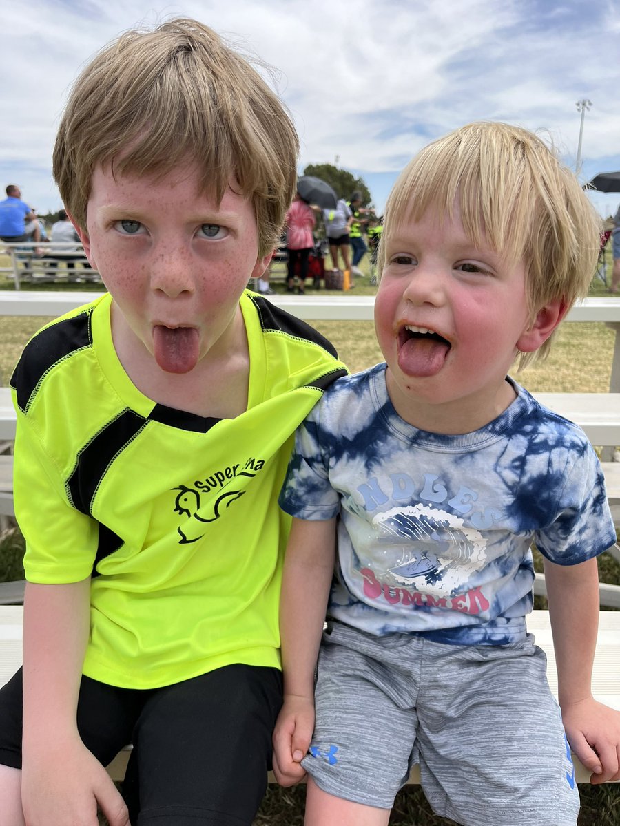 LaurenMatter's tweet image. Suns out, tongues out! #saturdaze