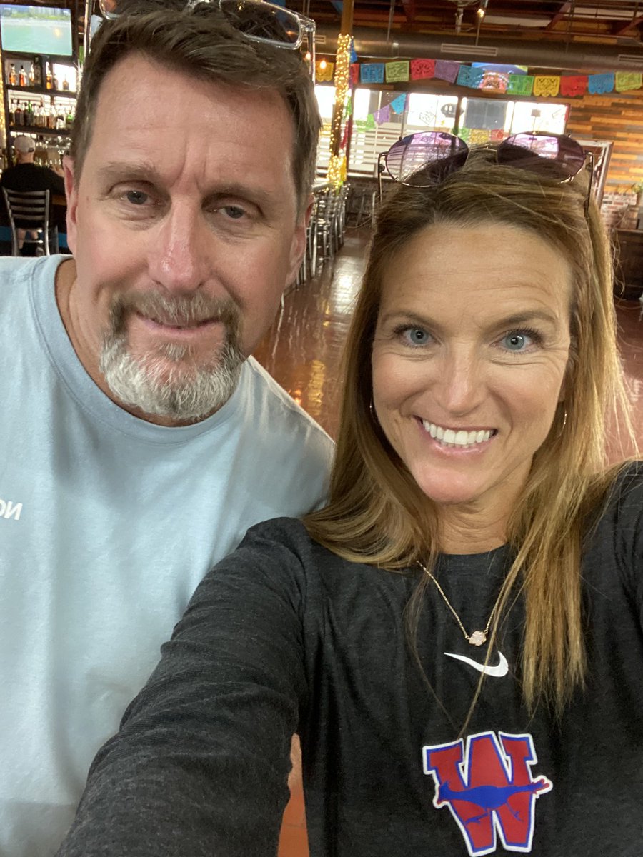 vbenson22's tweet photo. Honored to speak at the 31st South Padre Island🏀Clinic.  Thank you Rene Garza for inviting me to speak and for your friendship. Thank you @CoachLTid for all of your encouragement. Thank you @KacyBenson for always supporting me♥️#spibasketballclinic https://t.co/F8o2kCISVW