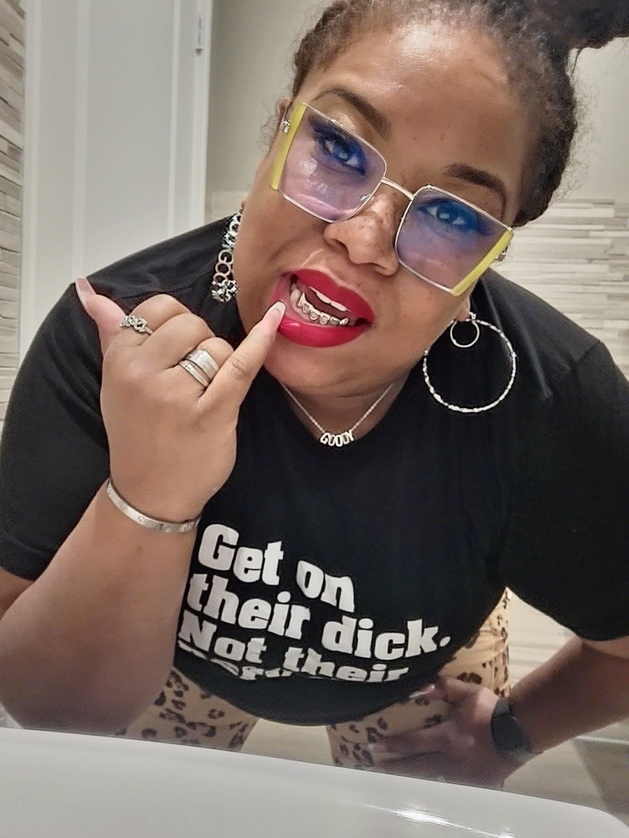 askGOODY's tweet photo. Tell me you from Dallas w/o telling me you from Dallas!
In the SOUF we rock our jewelry in our MOUF!
#Grillz #SouthernLady #TeamPrettyMOWF #DallasGirl https://t.co/rqObylMMgb