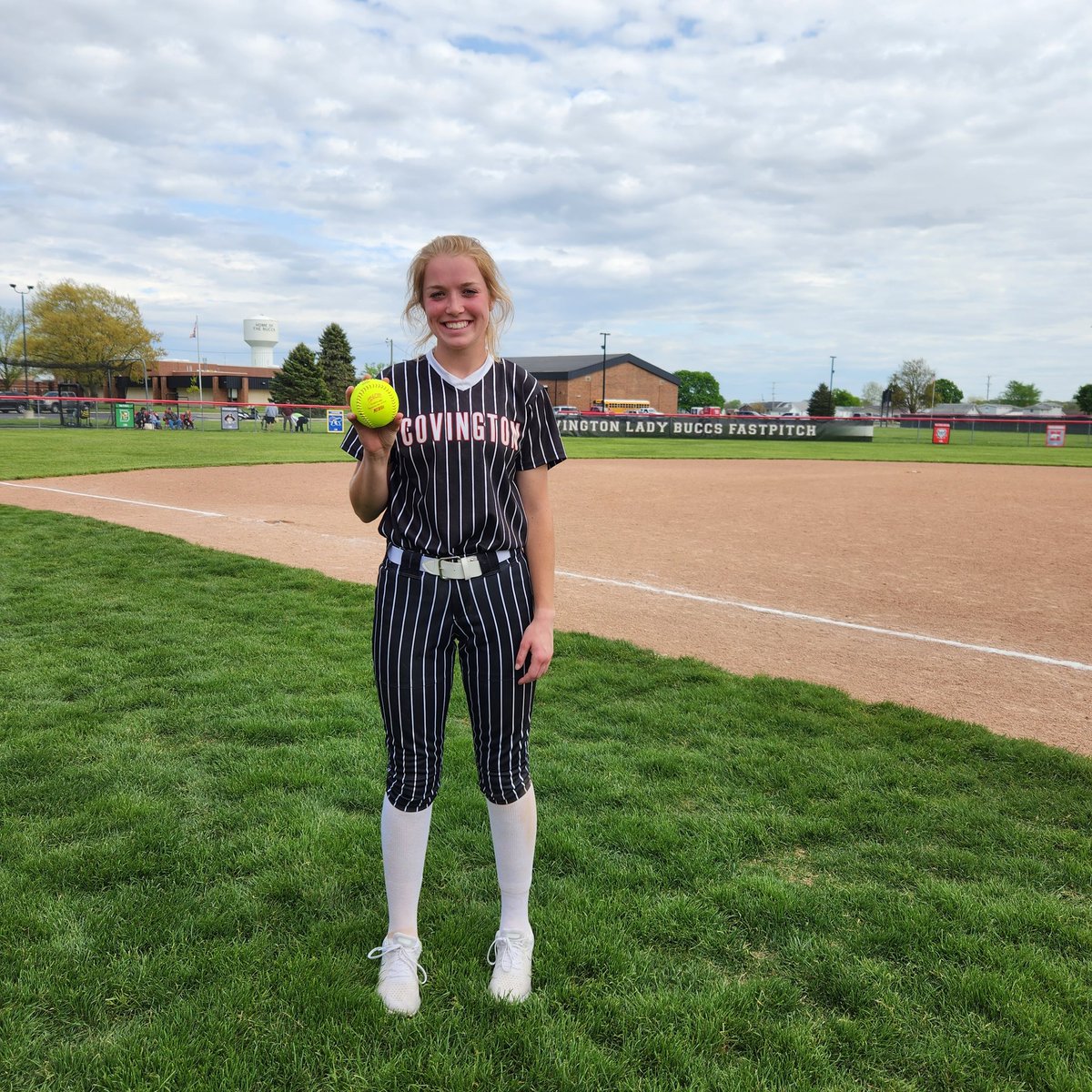 BuccsSoftball's tweet photo. 🚨💣Bomb Squad Alert 💣🚨

Our #17 Maggie Anderson joined the 💣 Squad by crushing her first 💣 of her high school career today against Preble Shawnee!!! Congrats, Maggie! 👏🏻 https://t.co/dunt6t0B6b