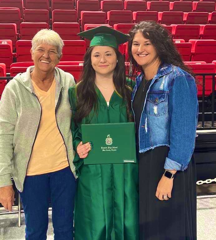 Veronica Linthicum tweet media