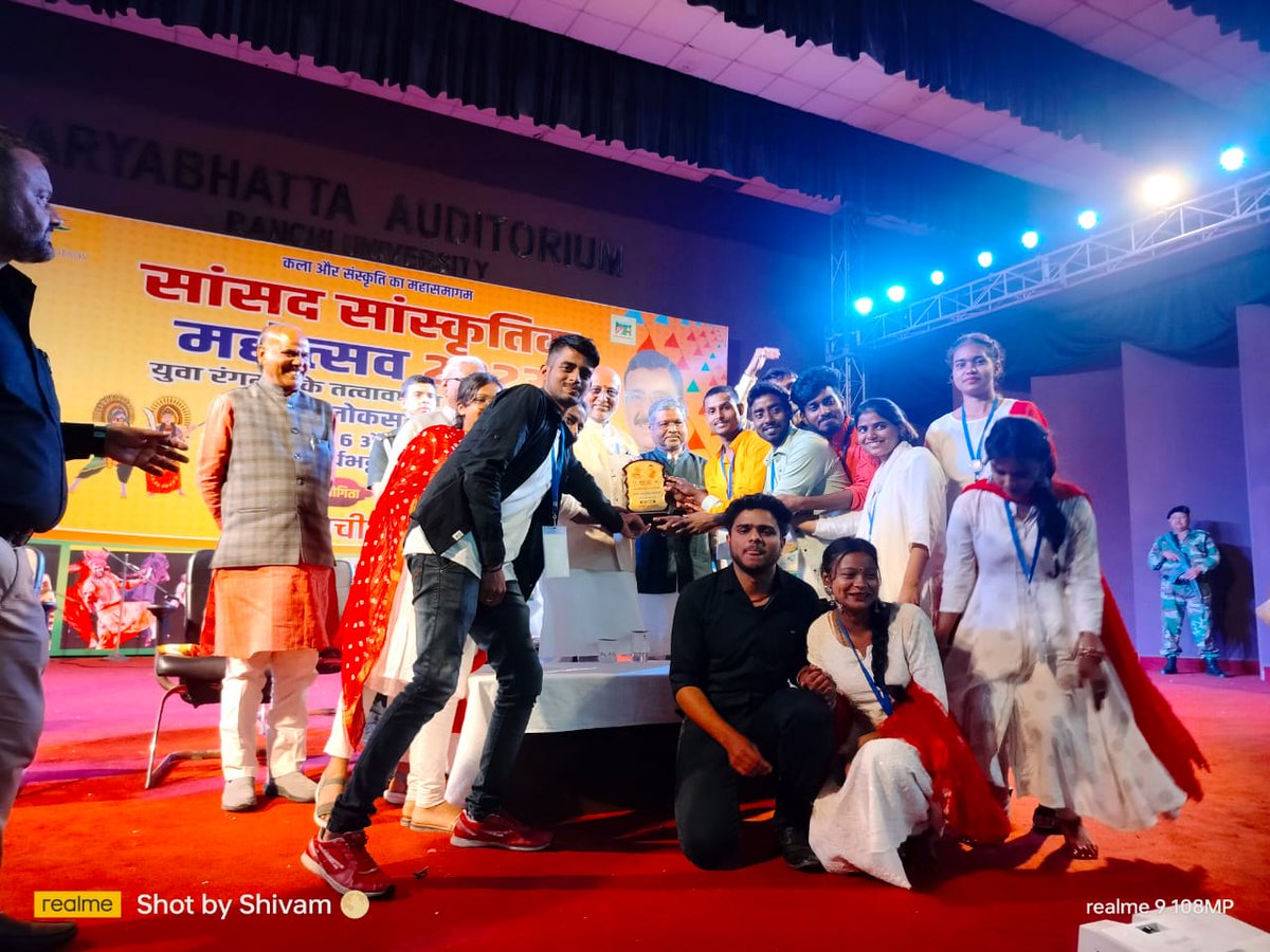 AmanKumar226's tweet photo. NSS RANCHI UNIVERSITY TEAM सांसद सांस्कृतिक महोत्सव 2023 रांची में लघु नाटक  का आयोजन किया गया था जिसमें हमारे दल ने प्रथम स्थान प्राप्त किया। @_NSSIndia @NSSRDPATNA @NssDcrRanchi @jhar_governor @SethSanjayMP #SansadSanskritikMahotsav https://t.co/m0kyCaj9lo