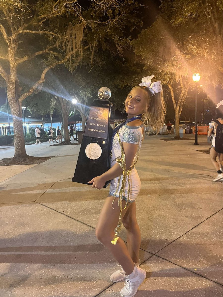 Isabella Hopkins tweet media