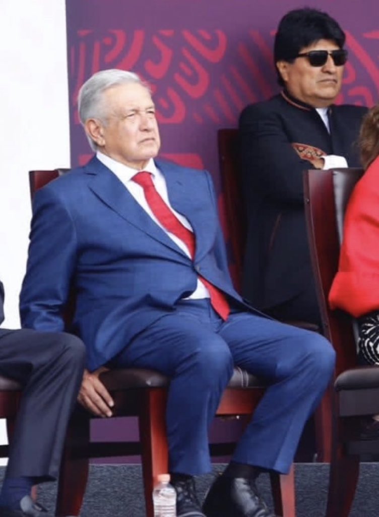 LSofiaDim's tweet photo. Cosas que no sirven y nunca sirvieron. https://t.co/cOV5pK75g2