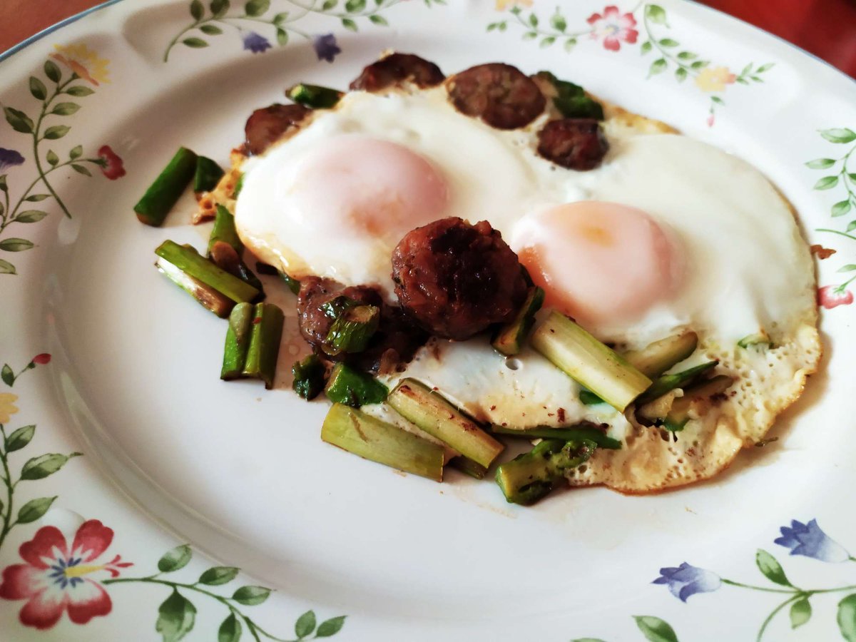 sidages's tweet image. Αυγά μάτια με λουκάνικο και σπαράγγια dlvr.it/Snf6q0