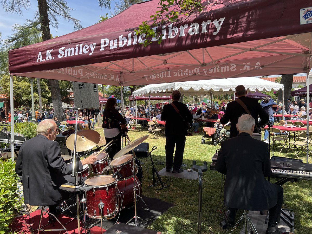 MarvelsRedlands's tweet photo. From today’s event at the Smiley Library in Redlands - fun times! https://t.co/ovcQU8rBzc