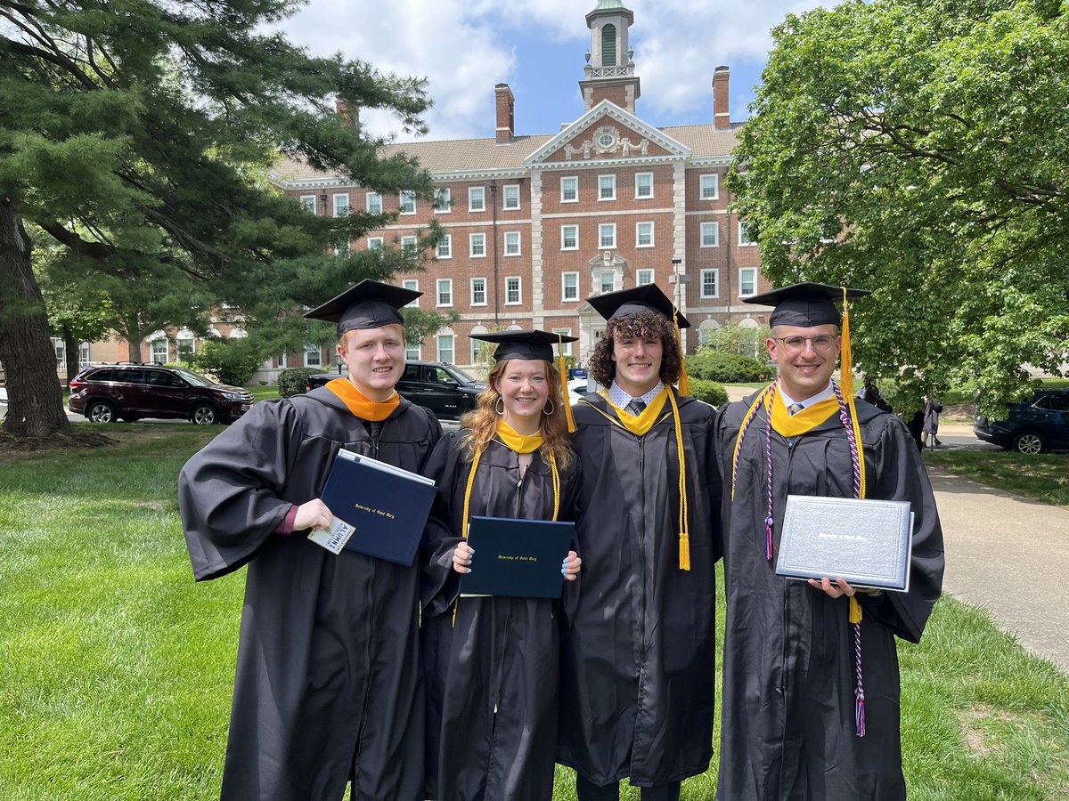 USM_Swimming's tweet photo. THIS IS WINNING!!!!!
Congratulations to our graduates…
Fast times &amp; achievements in the pool are great, but the longer I coach the more I experience what true winning is. This is it!
(1/2) https://t.co/dPltLHYQvx
