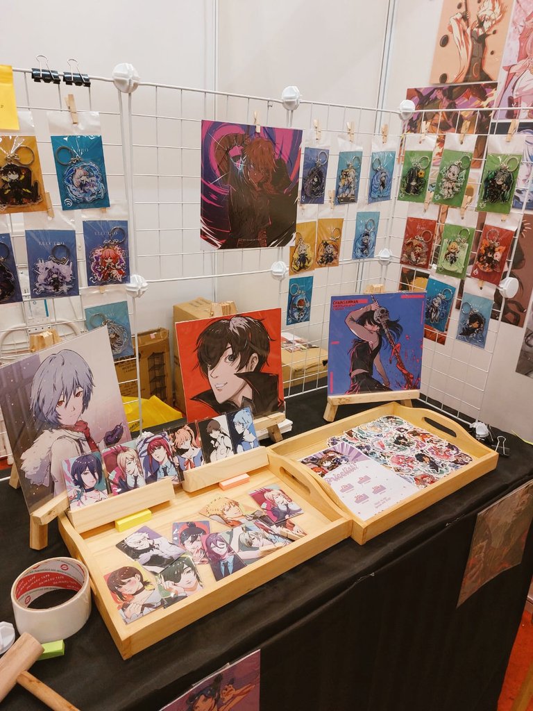 najowh's tweet photo. Buat bung dan nona yang hari ini datang ke day 2 #Comifuro16 jangan lupa mampir ke booth Seeunanda di AC 49 (ada wanderer coy), see you! https://t.co/WC5k2cXWlI