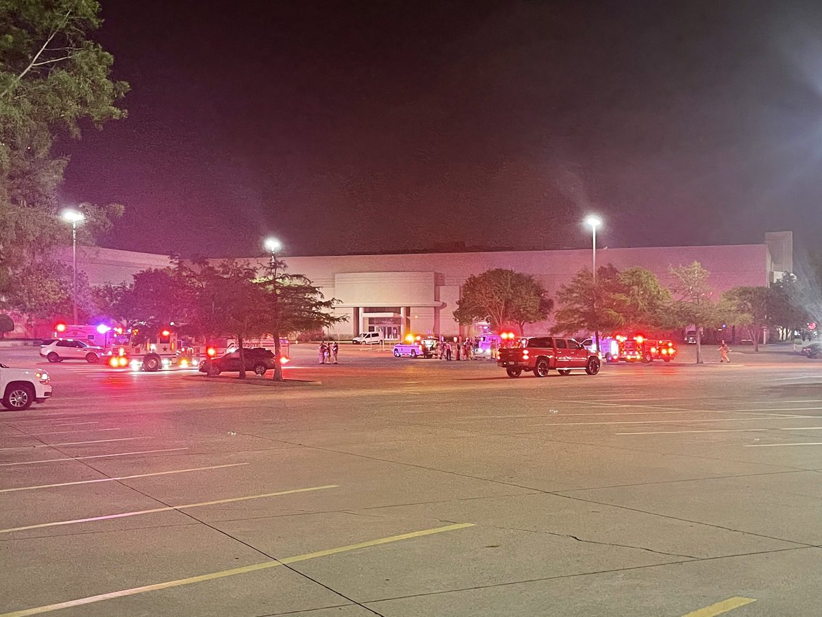 #BREAKING #Frisco, Texas Stonebriar Mall in Collin County just 12 miles from #Allen Outlets is currently being Evacuated for another possible active shooter situation just hours from the ones first down the road.