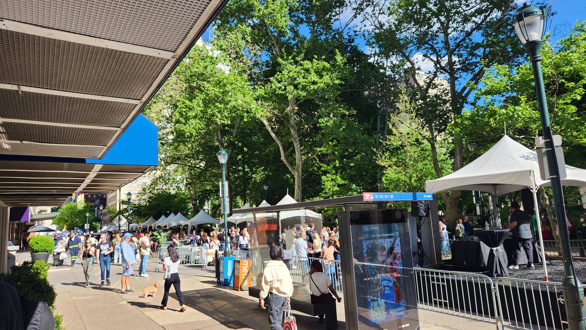 SheilaShowPHL's tweet photo. A picture perfect ☀️day "rolling" through & eating at #RittenhouseRow for the return of the outdoor #RittrowFest Spring Festival. Look who I ran into...saw so many friends! @RittenhouseRow https://t.co/NJiuFfe3x5