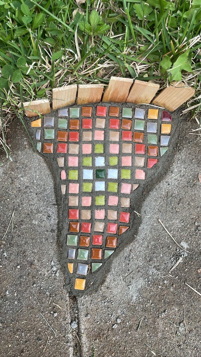 calicodreamin's tweet photo. Been wanting to do this for a long time! #sidewalkart #flacking #home #art https://t.co/vaPYVPvkKg
