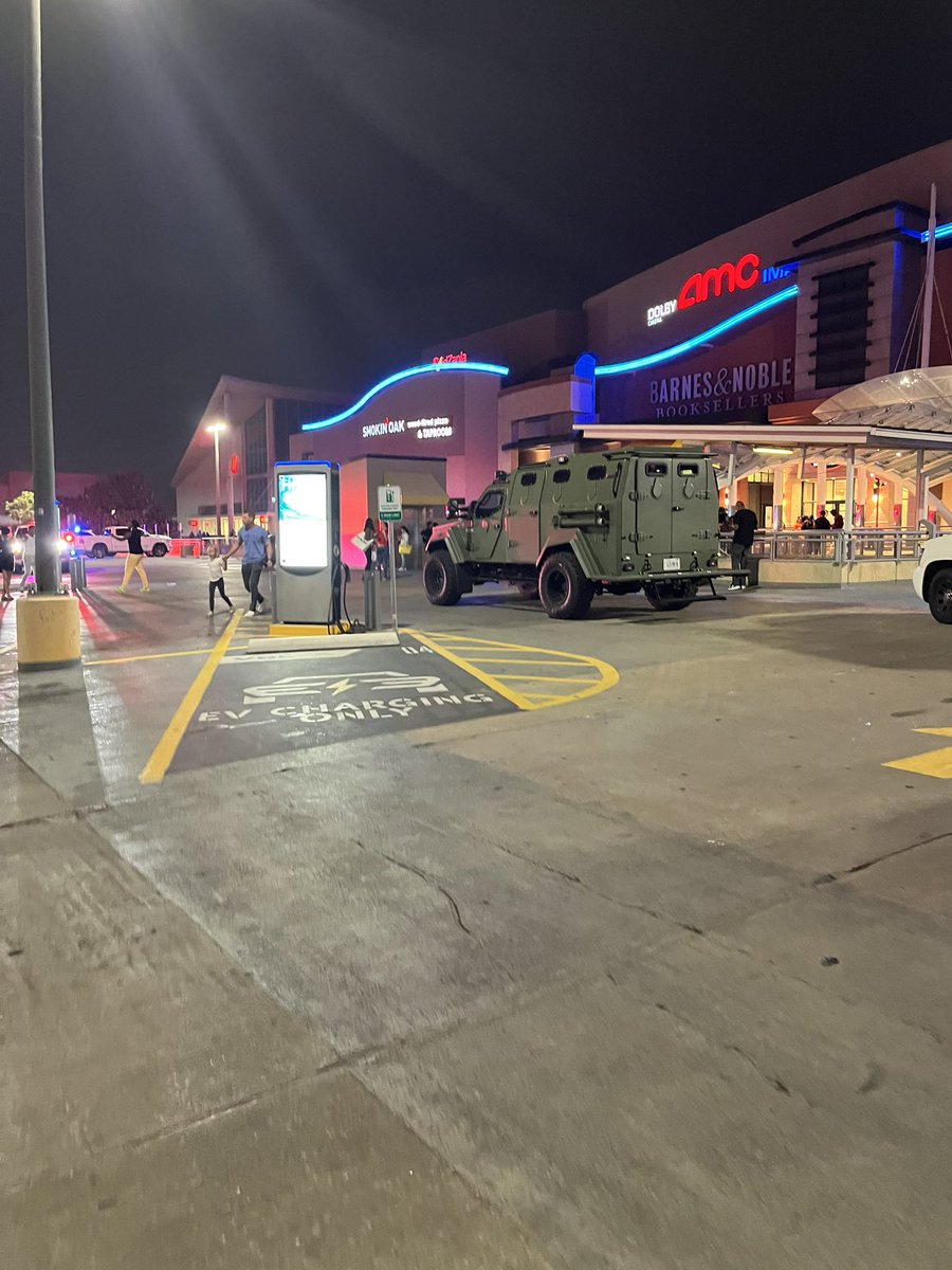 Breaking News: First shooting at #AllenOutletMall in #AllenTX today, now police with rifles just arrived at #StoneBriarMall in #FriscoTX! They weren’t letting anyone out, even my family. Praying this isn’t another shooting incident. #MallViolence