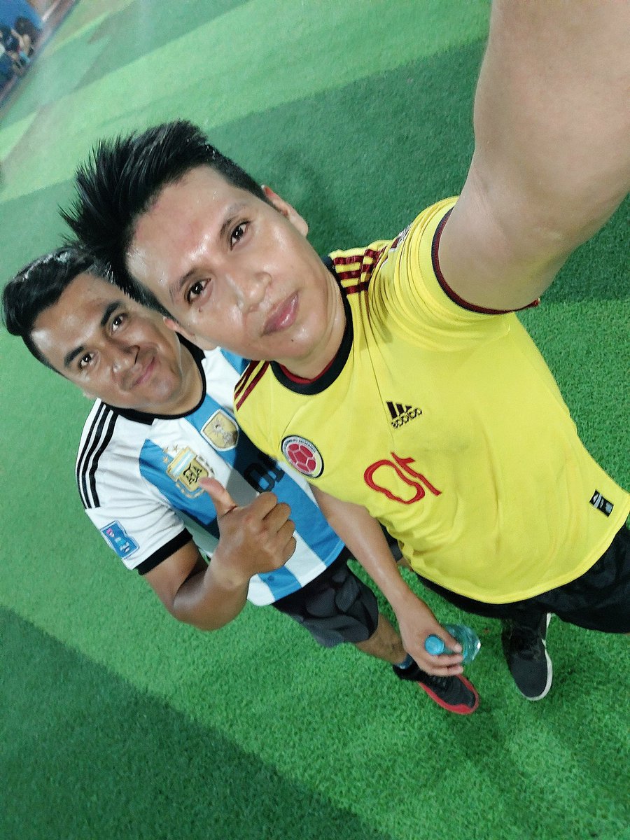 franquinho_'s tweet photo. Noche de deporte #iquitos arg vs Colombia #sportnight https://t.co/E4hzu0Cc2z