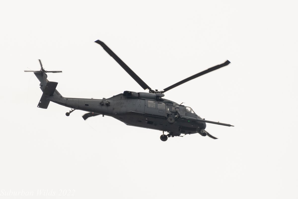 KB1JHU's tweet image. 05-27039 &amp;amp; 02-26970 - Sikorsky HH-60G Pave Hawks from the NY Air National Guard's 101st Rescue Squadron passing by on Friday (5/5/23)

#Sikorsky #HH60G #PaveHawk #AE5CA5 #AE5CB1