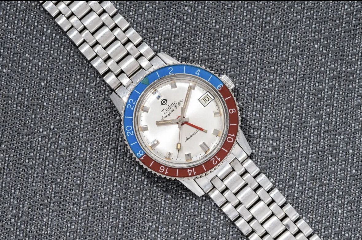 thelanjampod's tweet photo. A vintage Zodiac Aerospace GMT with a Bakelite Pepsi bezel. That clean sunburst dial is *chef’s kiss*. Link here: https://t.co/hMSidAUZyd
#zodiac #zodiacaerospacegmt #pepsigmt #pepsibezel #zodiacwatches #vintage #watches https://t.co/XLCyiNcWTA