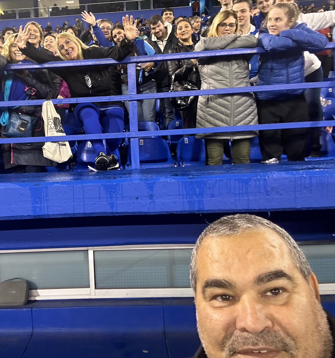 Tener a D1OS lejos para la selfie y te la hace fácil😂tu lo has ganado todo 🧤💙🧤<a href="/JoseLChilavert_/">José Luis FelixChilavert Gonzalez</a>