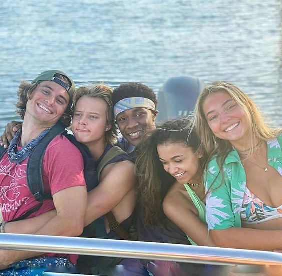 4v4lyns's tweet photo. missing this lil group https://t.co/DORRmwOusf