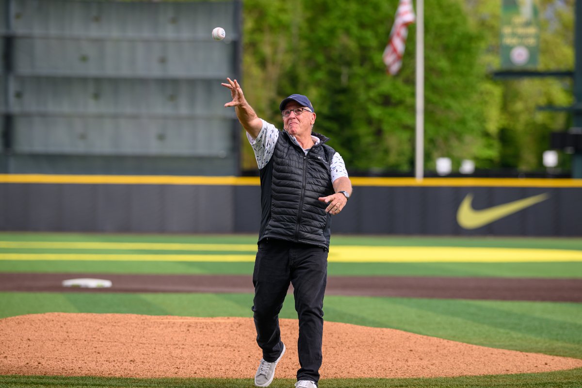 cstrobeck's tweet image. Tonight the Eugene Emeralds appeared in the alternate personality as the Exploding Whales. As part of the fun, the Whales welcomed the original KATU TV reporter Paul Linnman, famous for the live report of the exploding whale debacle. #RootedHere #ExplodingWhale
