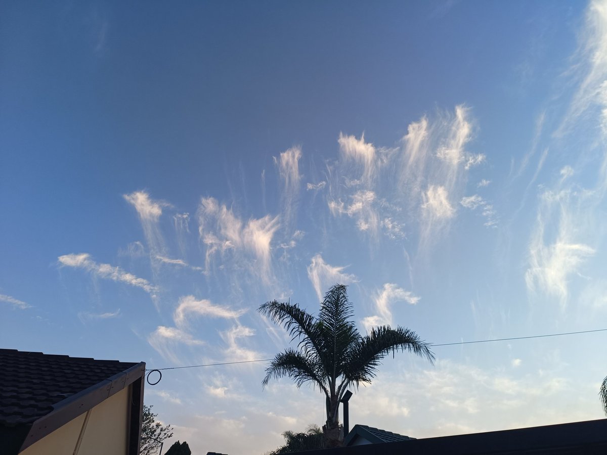 AndiaSmall's tweet photo. Angel clouds https://t.co/UBlEI6hEHZ