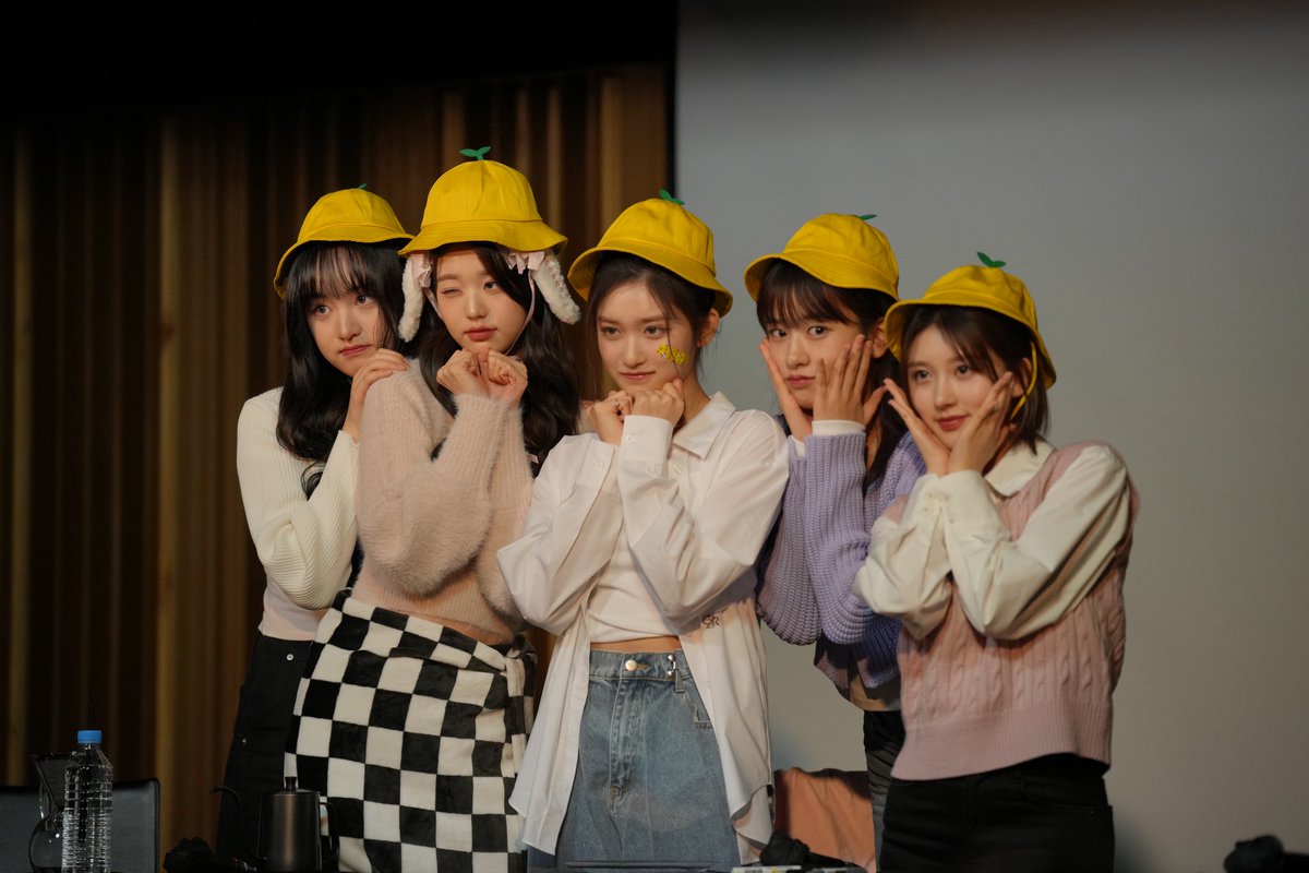 Ayano_WonYoung's tweet photo. 아이엠 마지막 팬싸까지 수고했엉 애기들

#아이브 #IVE https://t.co/8RGAs51hf5