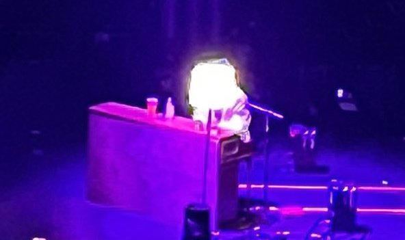 triviaagguk's tweet photo. yoongi lamp the never ending saga https://t.co/8ZGGG2tYz2