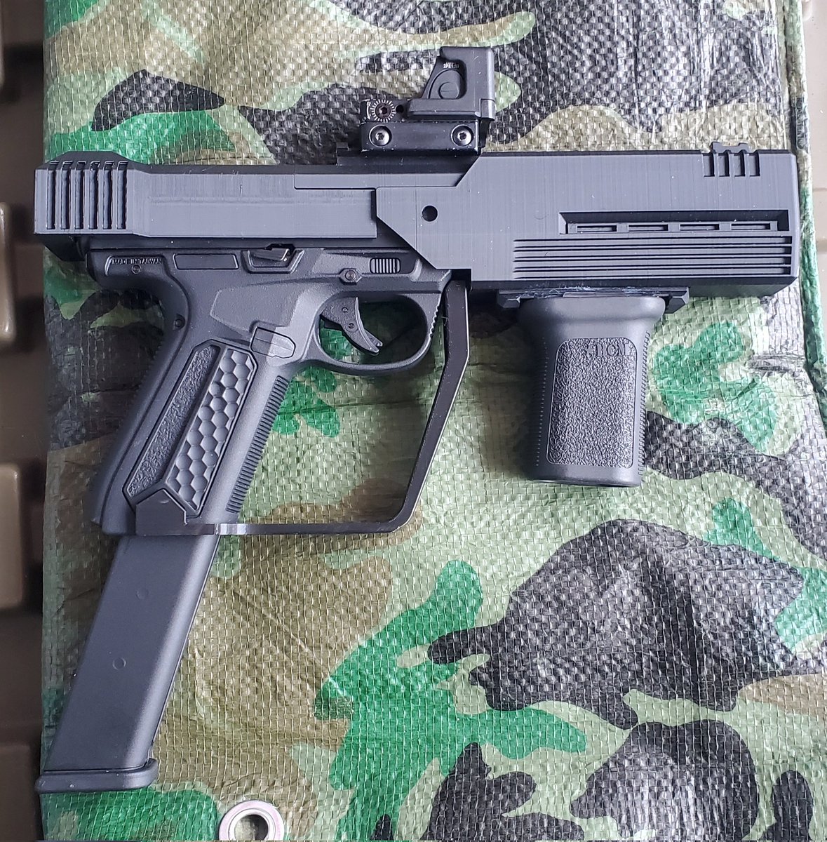 UNSCDelta40's tweet photo. Messing with the Helios Airsoft Socom kit. One Step closer to making a Socom M6J, stock I had didn't pan out though.

#Halo #HaloCosplay #HaloAirsoft https://t.co/qzOYQ0IeXN