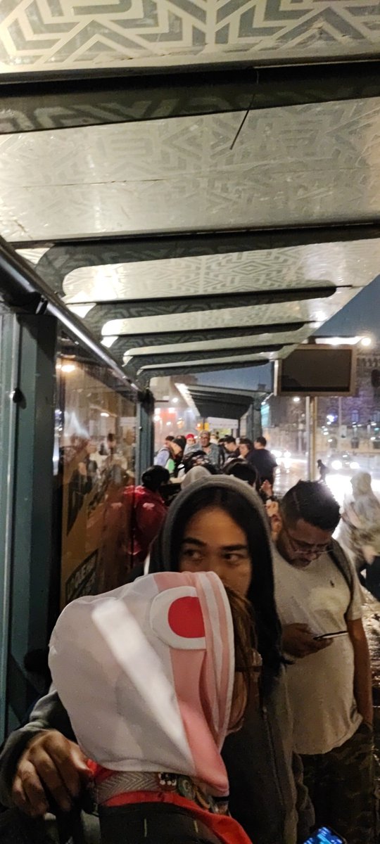 Reyconchas's tweet photo. @MetrobusCDMX llevamos más de 30 minutos en la estación Hidalgo. Y no hay unidades para Buenavista ¿Alguna información? https://t.co/jV6kDbWdFM