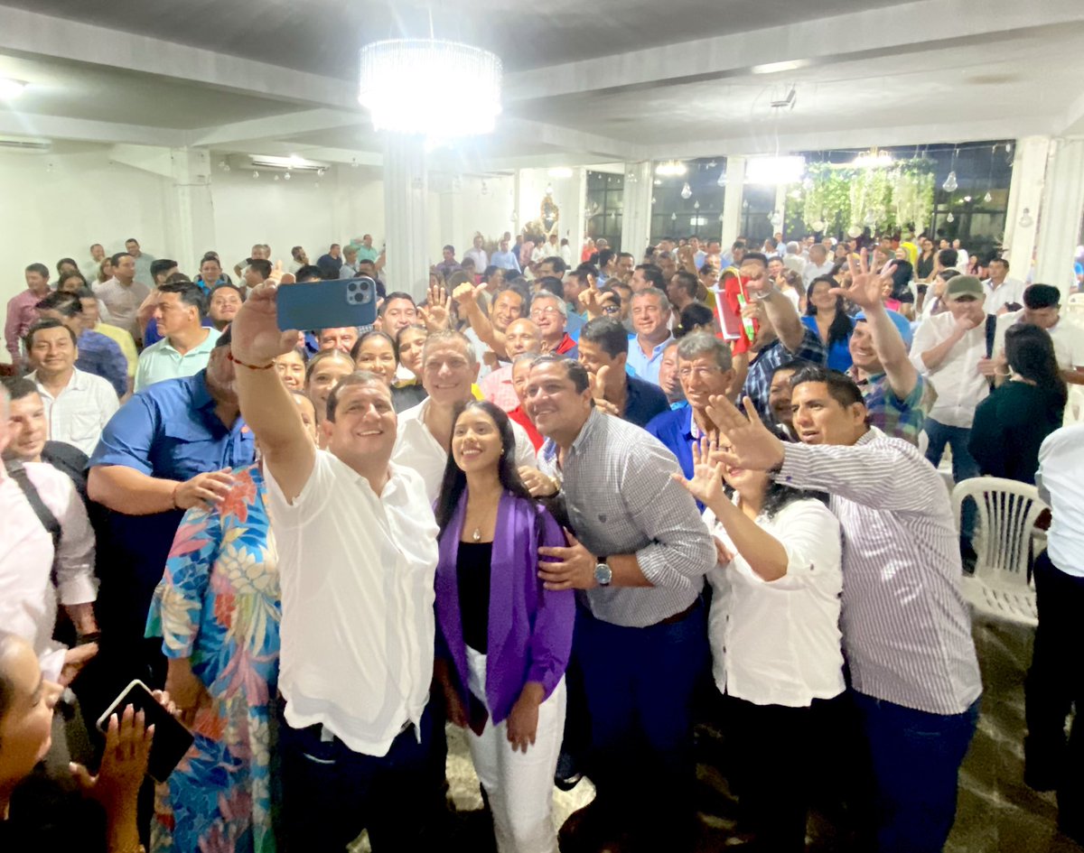 RC_5Manabi's tweet photo. ✊ ¡Desde Chone nuestra Revolución Ciudadana más fuerte que nunca! 🇪🇨
El día de ayer nuestro Director Provincial (e) @Leoorlandoa posesionó a @raulandrade1974 como Director Cantonal (e) 

🖐Somos la Revolución de la esperanza #VolveremosASerPatria 

@MashiRafael https://t.co/UpK2e9veyu