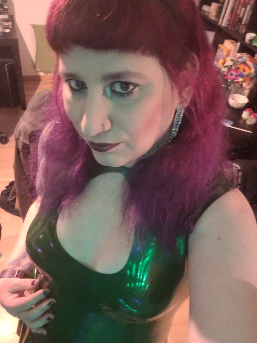 Just came back home from a Synthwave party, where I've worn my metallic green dress, and damn I love<a href="/tag/latex"class="tags"><span>#latex</span></a><a href="/tag/fetish"class="tags"><span>#fetish</span></a><a href="/tag/rubber"class="tags"><span>#rubber</span></a><a href="/tag/latexgeek"class="tags"><span>#latexgeek</span></a>