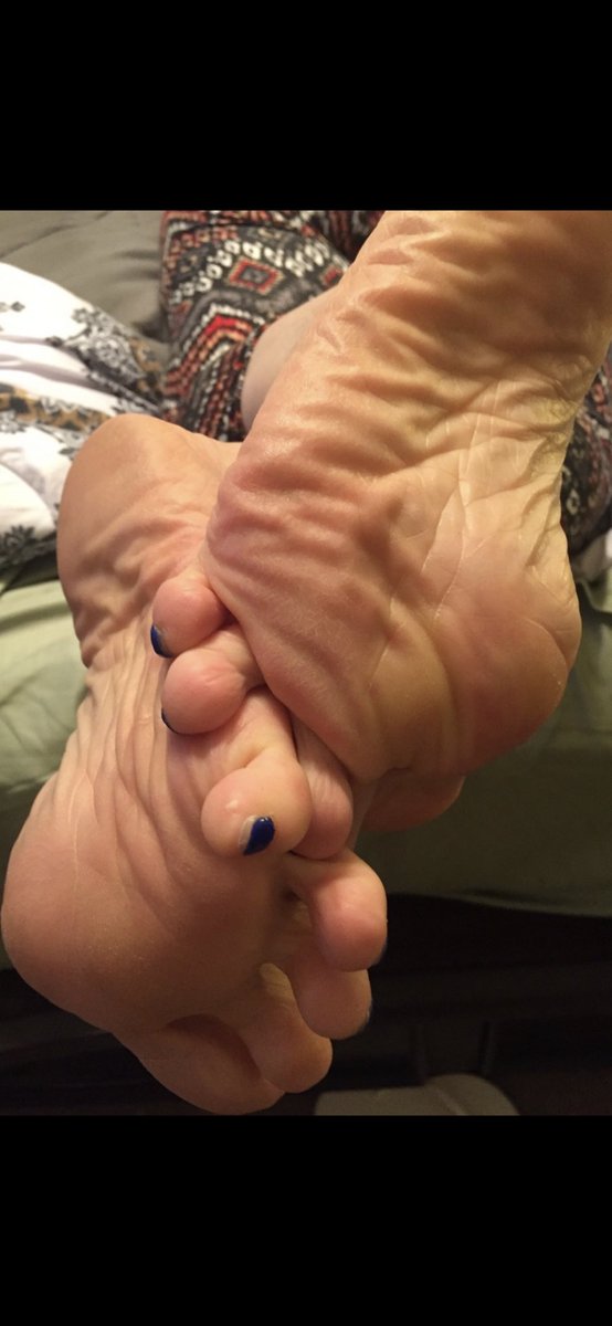 CfootBb's tweet photo. 😍flashing back to 2018 Thick wrinkles and twisted toes 😍#fromtumblr #grannyfeet #thickwrinkles #toesGnWild special thanks for all the tributes we appreciate it🍆🦶keep’m cumming 💦 https://t.co/t2KIFPuRcR