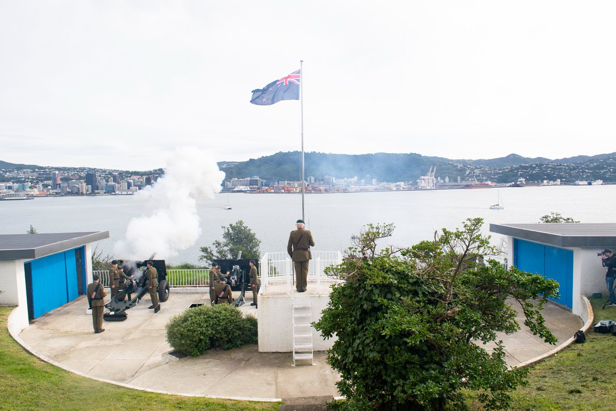 Today, 16th Field Regiment fired a 21-gun salute from Point Jerningham, Wellington to mark the Coronation of His Majesty King Charles III. For more information on gun salutes, visit: nzdf.mil.nz/gunsalutes #NZArmy #Coronation