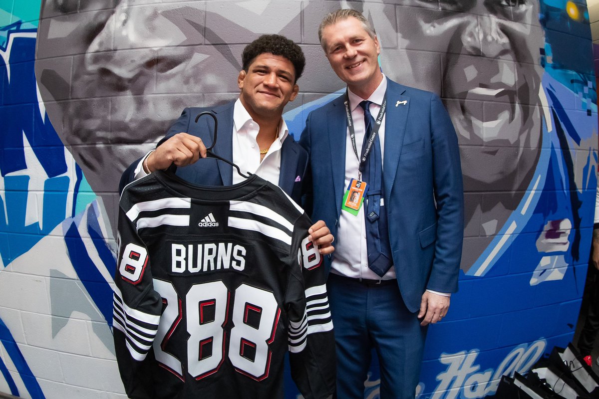 PruCenter's tweet photo. When two worlds collide! #UFC288 

@NJDevils 🤝 @ufc https://t.co/3XQip7ZyKY