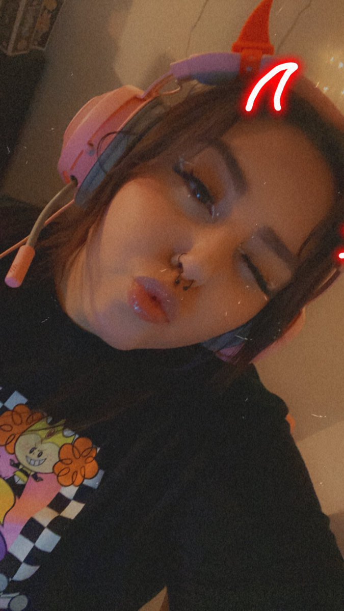 WhiteFox106 tweet media