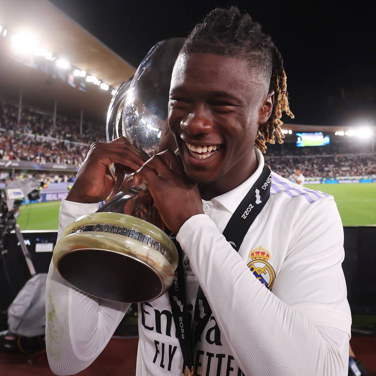 GolAyiti's tweet photo. #EduardoCamavinga ki te rejwenn klèb #Madrid lan nan mwa #dawout 2021 an gen sèlman 20 lane. Li vini kòm pi #jèn jwè fransè ki pran yon chanpyona, yon Ligue des champions ak yon koup #nasyonal. San nou pa bliye li gentan pran 6 tit ak #klèb espanyòl la.
#GolAyiti https://t.co/DU7Ck3cSMj
