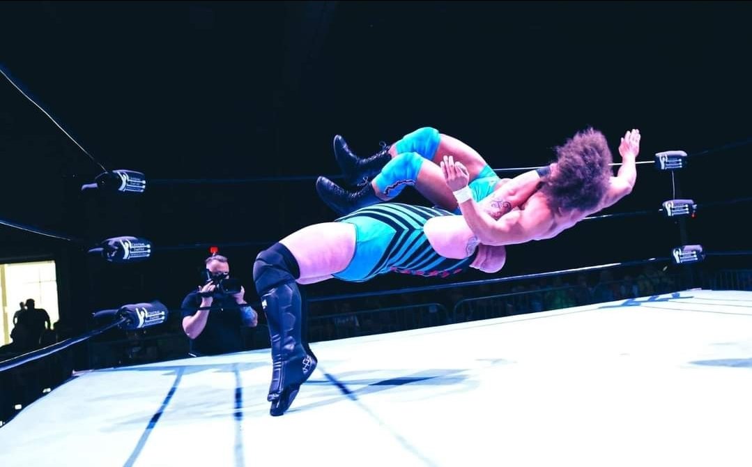 SuplexTheWorld's tweet photo. Was awesome to see @Litocolon279 back in @WWE tonight! Congrats man! Was an honor to suplex the hell out of you at @CEWlive 's Bridge City Slam IV last year!
#ProWrestling #WWEBacklash #NowThatsCool https://t.co/AyQw8pCnSu