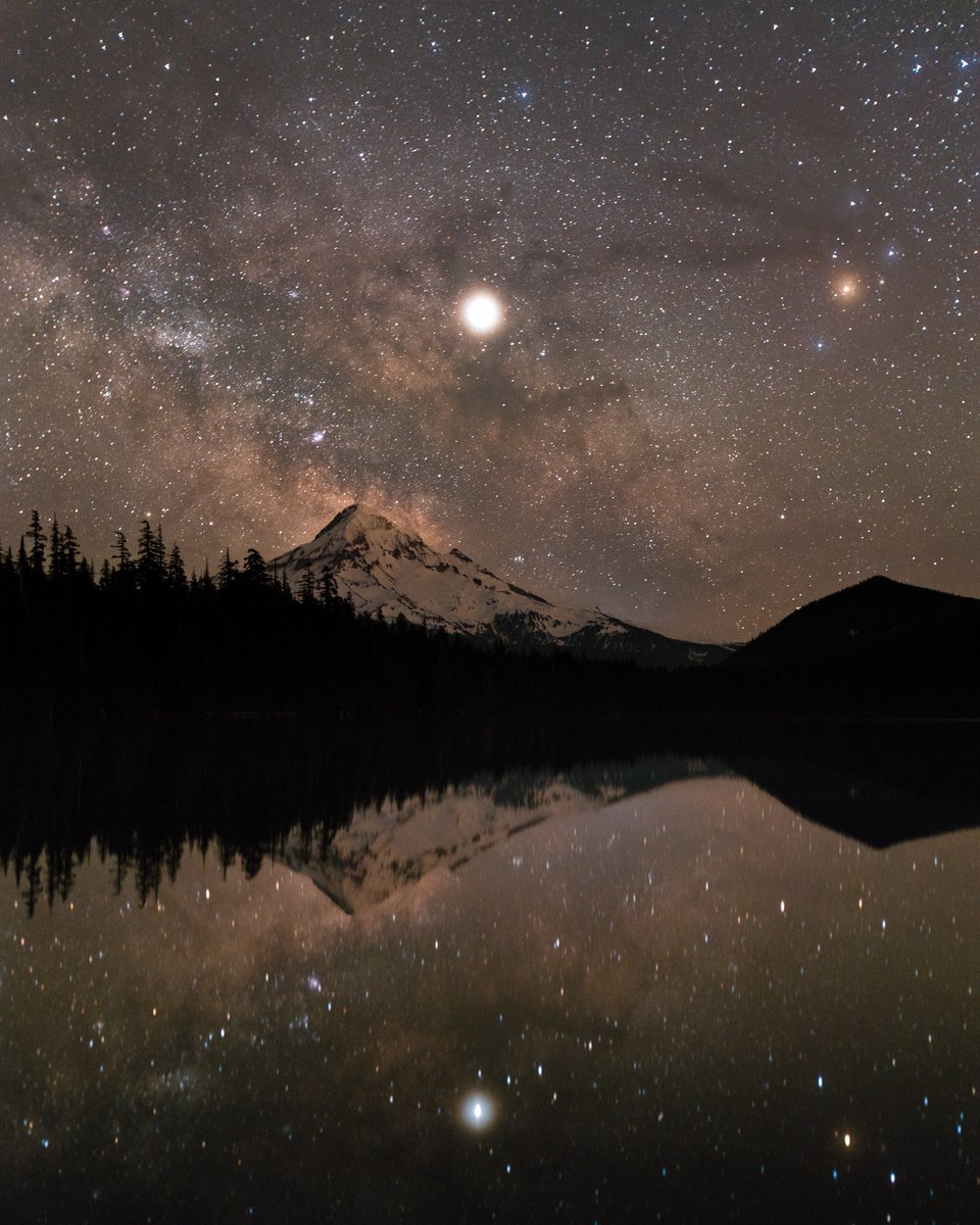 evanguarino's tweet photo. @MrWhoCapture @earth @iTheFelizer @benjaminhardman @petermckinnon @NatGeoPhotos @photography @platouxx @VictorEzteves @foundation still waters overlooking mount hood https://t.co/f3wB5apLv9