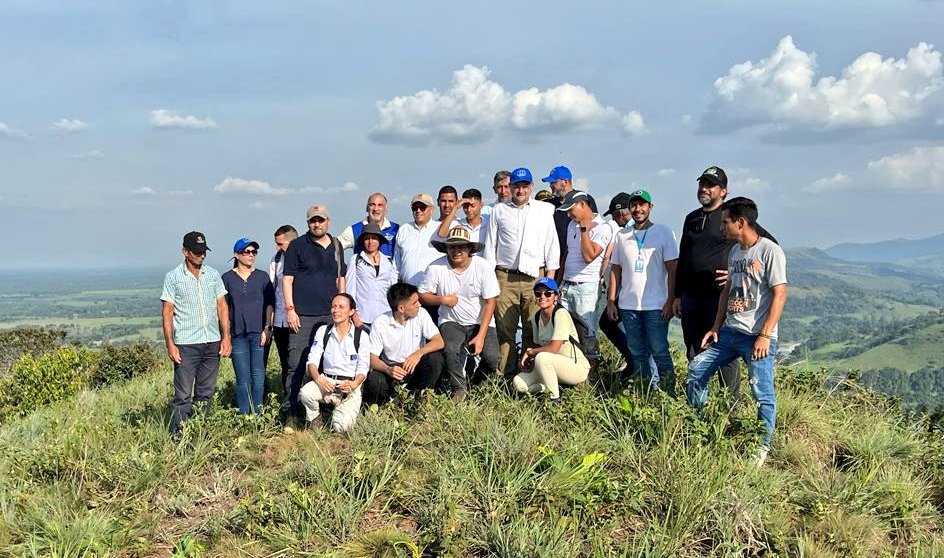 GBertrand_UE's tweet photo. En el #SurDelMeta se encuentran Orinoquía, Amazonía, Andes y el escudo guayanés. Desde el Acuerdo de Paz, municipios como Mesetas y San Juan de Arama y sus comunidades le apuestan al ecoturismo.
¡Joyas desconocidas a sólo unas horas de Bogotá! 🌄
#EuropaCreeEnColombia 🇪🇺🕊️🌳🇨🇴 https://t.co/LVcV1zU4bn