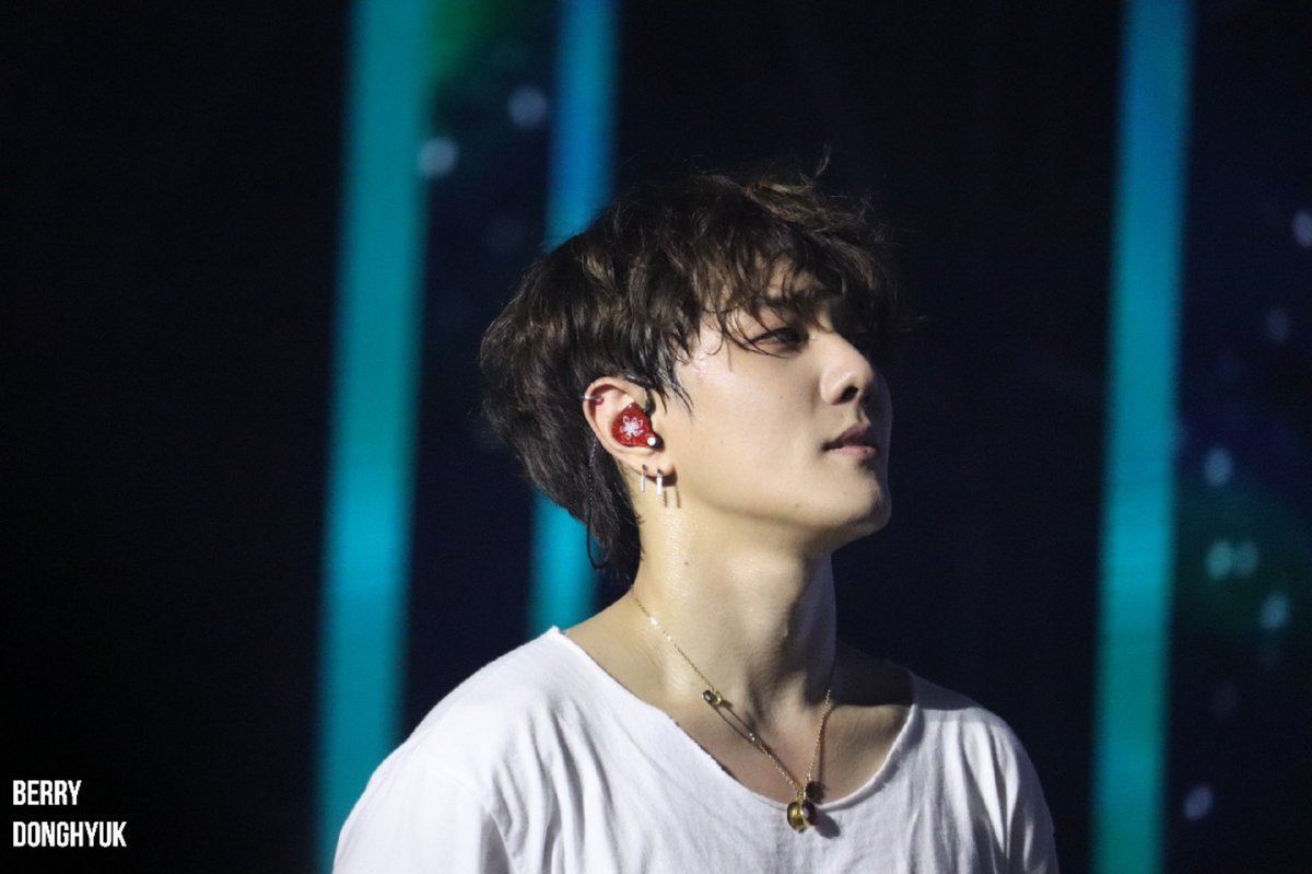 berrydonghyuk's tweet photo. 230506 iKON WORLD TOUR
TAKE OFF IN SEOUL❤️‍🔥

오~ 너무 멋있는데~~~😎❤️

#iKON #동혁 #DK #donghyuk #ドンヒョク  @D_dong_ii https://t.co/WhnJdVQqjV