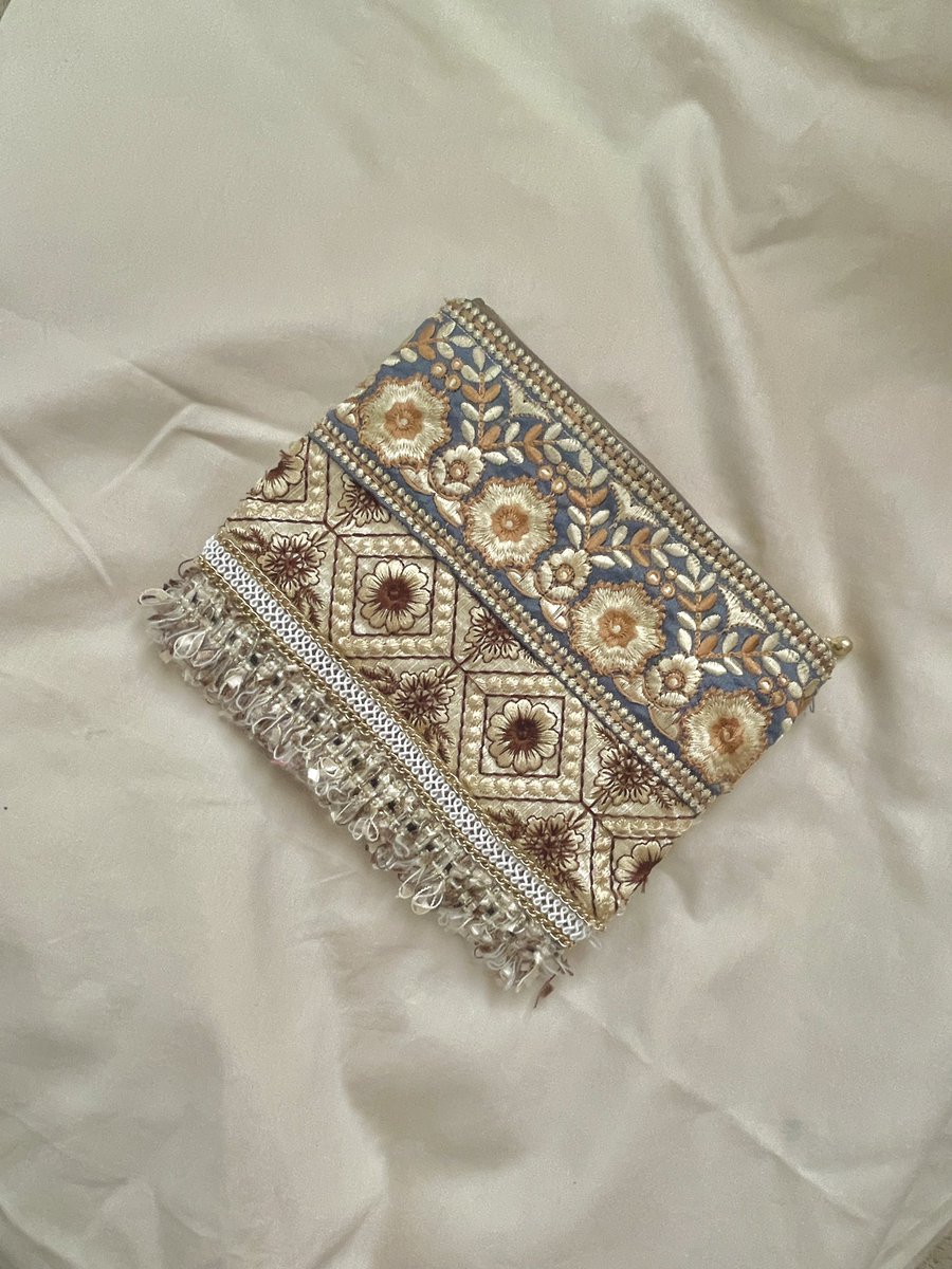 asha1999's tweet photo. お姉ちゃんに作ったインド刺繍のポーチが可愛すぎなので、量産したいな〜🥹🤍 https://t.co/hnxbgnYOhg