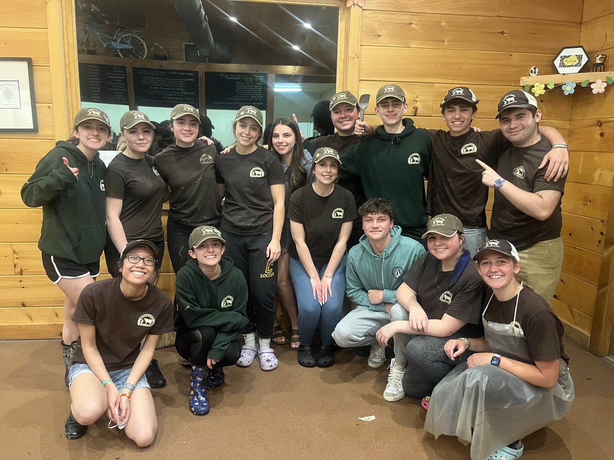 theicecreambarn's tweet photo. 🌟Saturday Night Crew🌟#BarnCrew #TheBest https://t.co/9Vc7QP1rkI