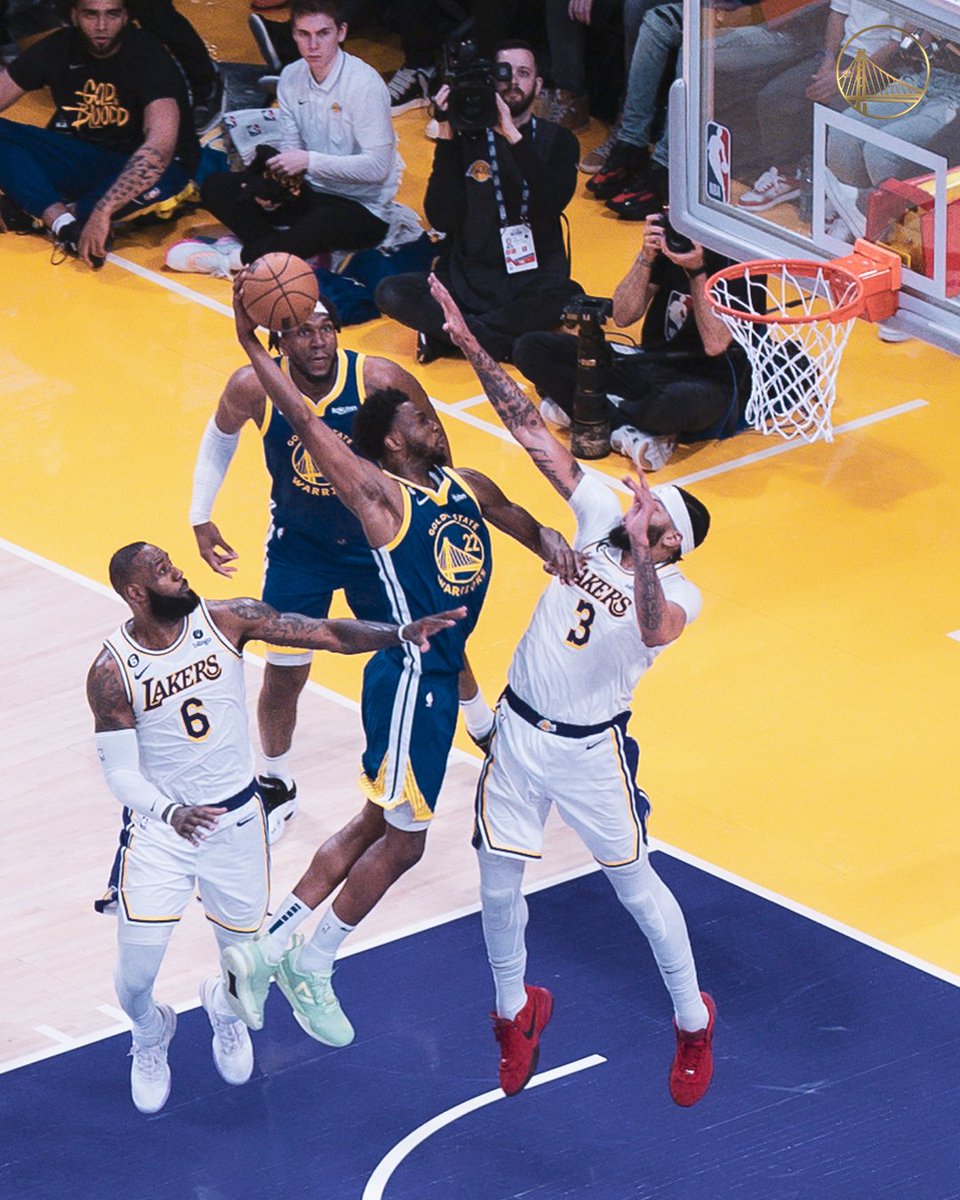 BleacherReport's tweet photo. This photo of Andrew Wiggins' poster 🙌

📸: @warriors https://t.co/devseZBsE5