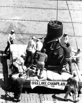 #OTD #USNavy Cdr. Alan Shepard Jr. makes the first U.S. manned space flight in the Freedom 7 'Mercury' capsule. #USSLakeChamplain (CVS-39) recovers the capsule after the 15-minute flight. 🚀 #NavyHistory

@NASA