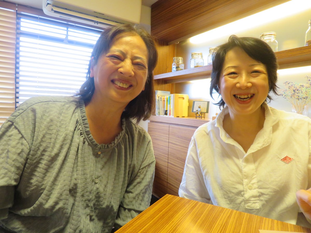 refreshjoy13's tweet image. 【小顔の施術を受けてくださいました】
腰痛もちだけど、小顔を受けたい～！とのことでした。体の反応って顔にも出るんです。足の反射区で言われる「リフレクソロジー」と同じです。お顔の施術だけど、体を意識しながら施術させていただきました。次回のご来店時に、感想をお聞きしたいです！