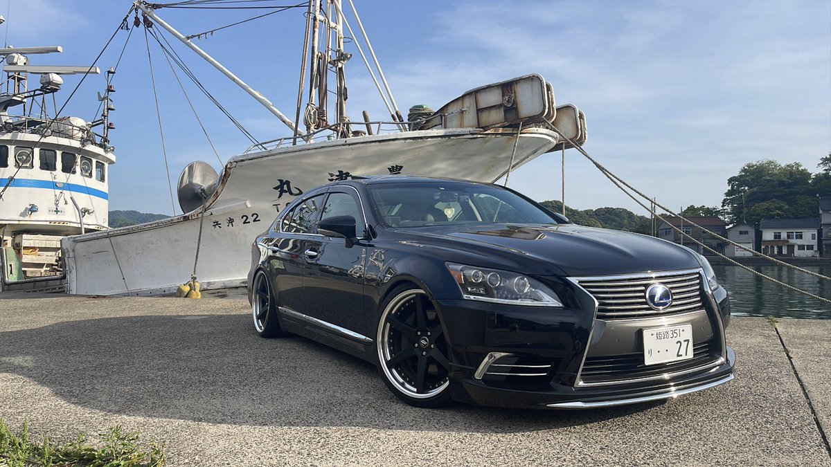 fx35QX70's tweet photo. LS&amp;豊津丸
 #LEXUS
 #40後期LS
 #LS600h
 #豊津丸
 #津居山漁港
 #城崎温泉
 #車好きと繋がりたい
 #レクサス好きな人と繋がりたい https://t.co/RY7dEDFccs