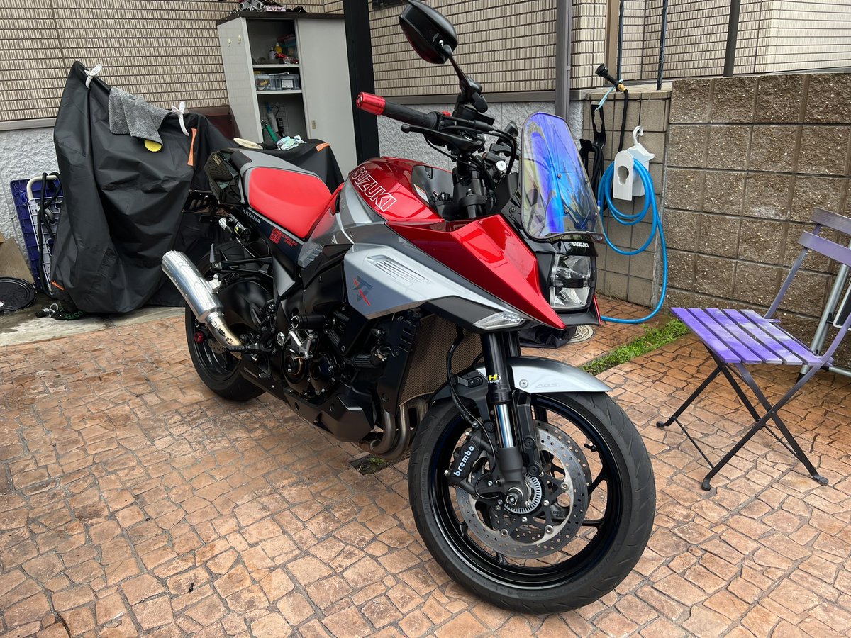 makinami_5gouki's tweet photo. 雨だし、走れんし、前の時から10000km超えたし、朝からエアクリとプラグ替えてみた。
ついでにAdPower貼っつけといた。
前より早く出来るようになったけど、やっぱり大変よね。😅
#simota #adpower #motodx https://t.co/jSDnhwJUs9
