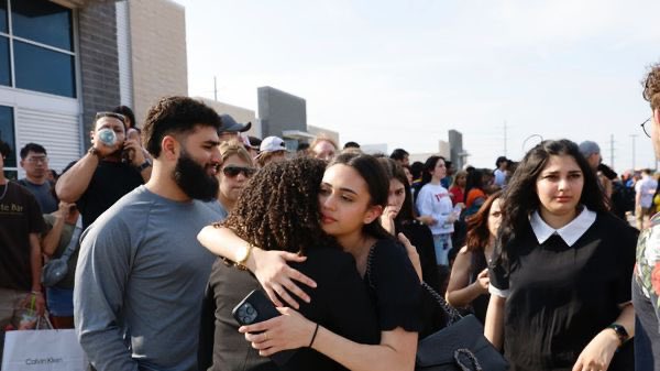 JudgeClayJ's tweet photo. Gunman kills 8, wounds 7 at Allen Premium Outlets before being killed by officer 
https://t.co/MZxIAFGuxJ 
Let’s pray but for those of us in government, let’s do more than pray. ⁦@TexasGOP⁩ ⁦@texasdemocrats⁩ https://t.co/mi96bhV6Lt