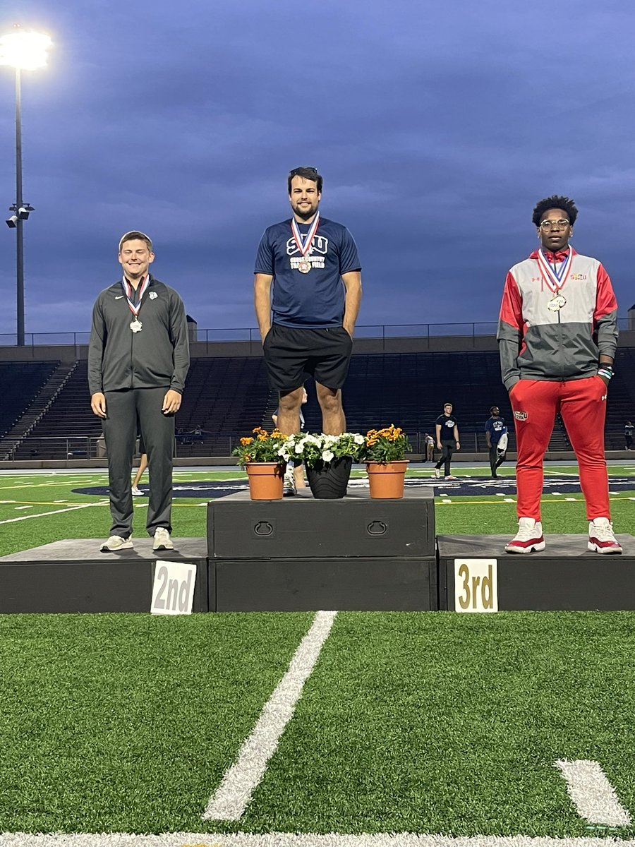 Men’s Shot Put take 1-2
🥇Mykolas Saloninas 16.17m
🥈Jonah Wilson 15.79m
#saubees #bringthesting🐝