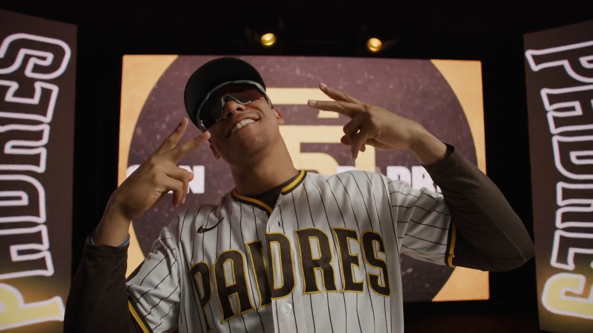 Padres unveil new brown uniforms