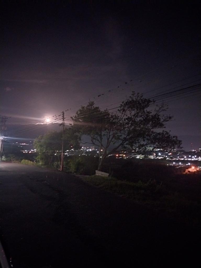 yolite's tweet photo. Noche de #LunaLlena 🌝 https://t.co/Su6LkI7HCe